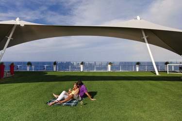 Celebrity Cruises The Lawn Club 6.jpg